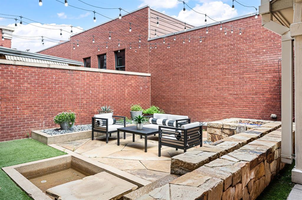 Southlake Town Square Brownsto - Residential
