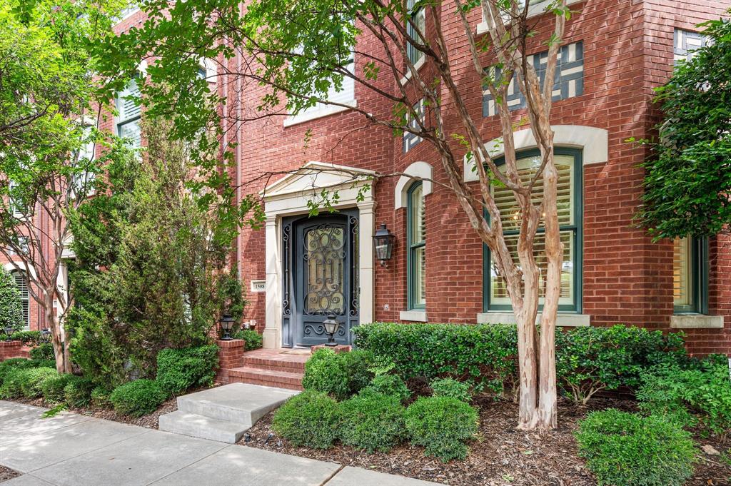 Southlake Town Square Brownsto - Residential