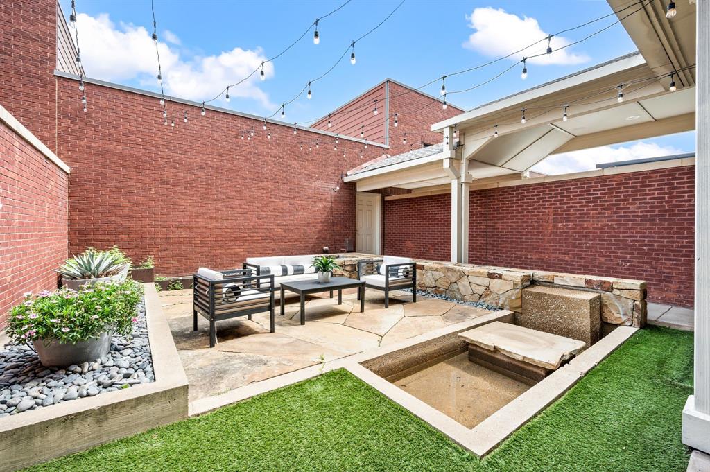 Southlake Town Square Brownsto - Residential