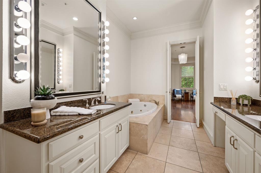 Southlake Town Square Brownsto - Residential