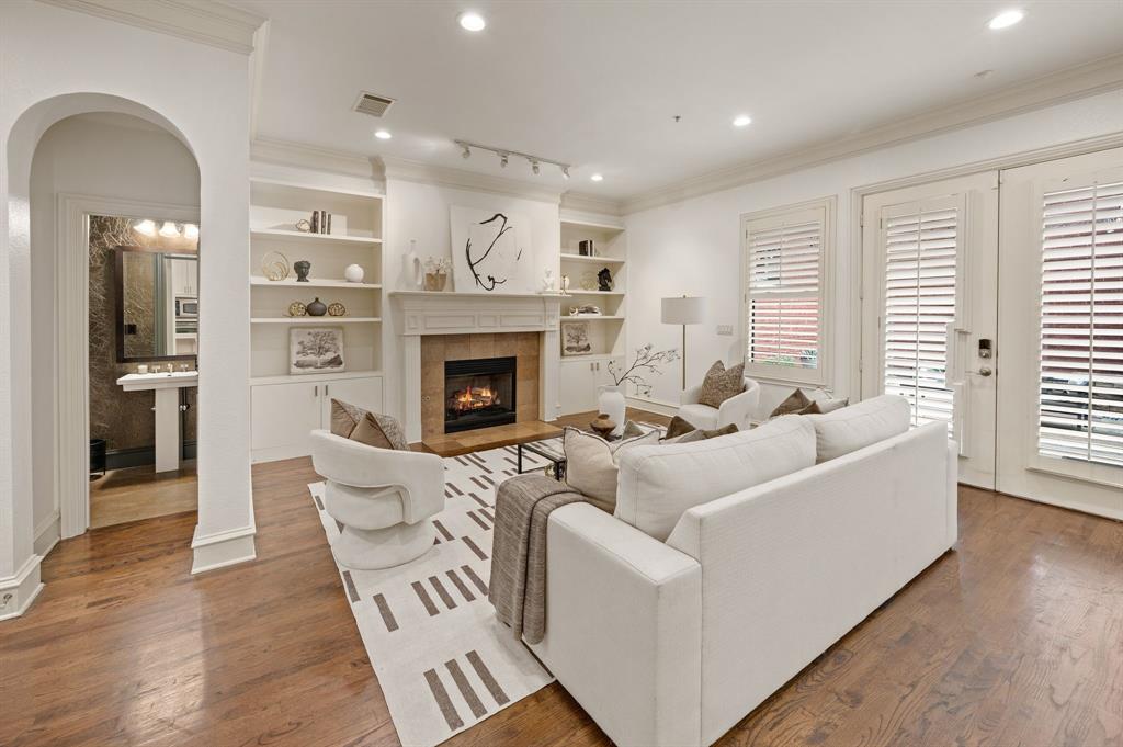 Southlake Town Square Brownsto - Residential