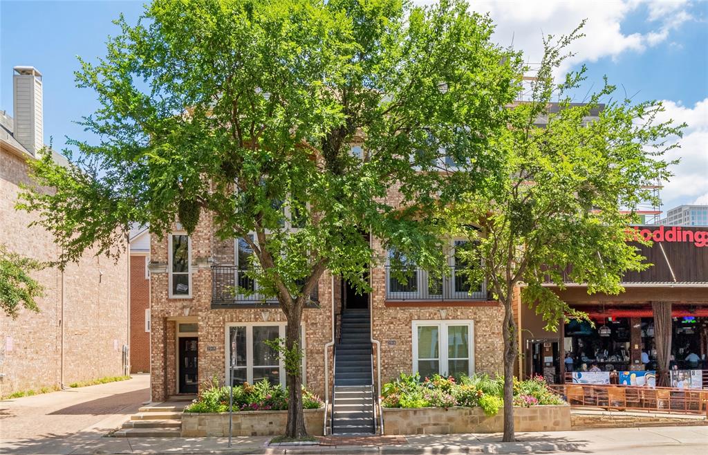 Live in the heart of the charming State Thomas neighborhood, a designated Dallas Landmark District known for its historic character, walkable streets, and vibrant community feel. Enjoy unbeatable proximity to Uptown, Downtown, dining, shopping, and entertainment while still experiencing true neighborhood charm.

This beautifully maintained townhome has been pristinely cared for and thoughtfully upgraded by the owners. The flexible floor plan offers exceptional versatility, with a first-floor bedroom that can serve as a private secondary suite, separated from the third-floor primary retreat, or function as an oversized office, den, or home gym. Fully remodeled Master Bath.  New windows with custom Programable Blinds. 

A rare opportunity to enjoy urban convenience, historic charm, and a thoughtfully designed layout in one of Dallas’ most desirable neighborhoods.

Prefered Lender is offering a 1% credit of the loan amount towards interest rate buy down for qualified buyers