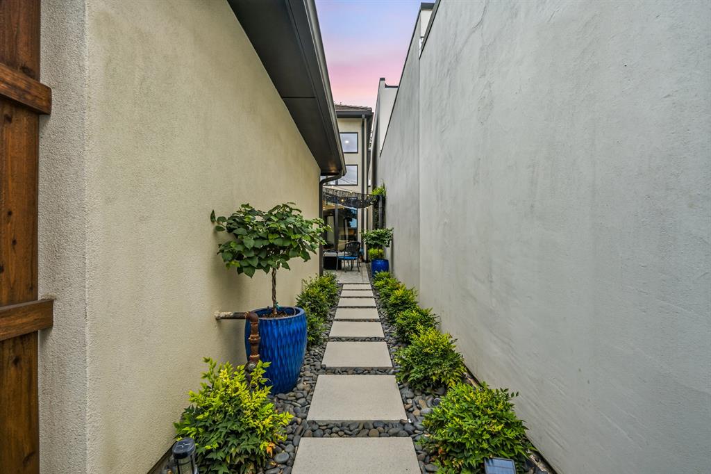 JAD ADAM - Residential