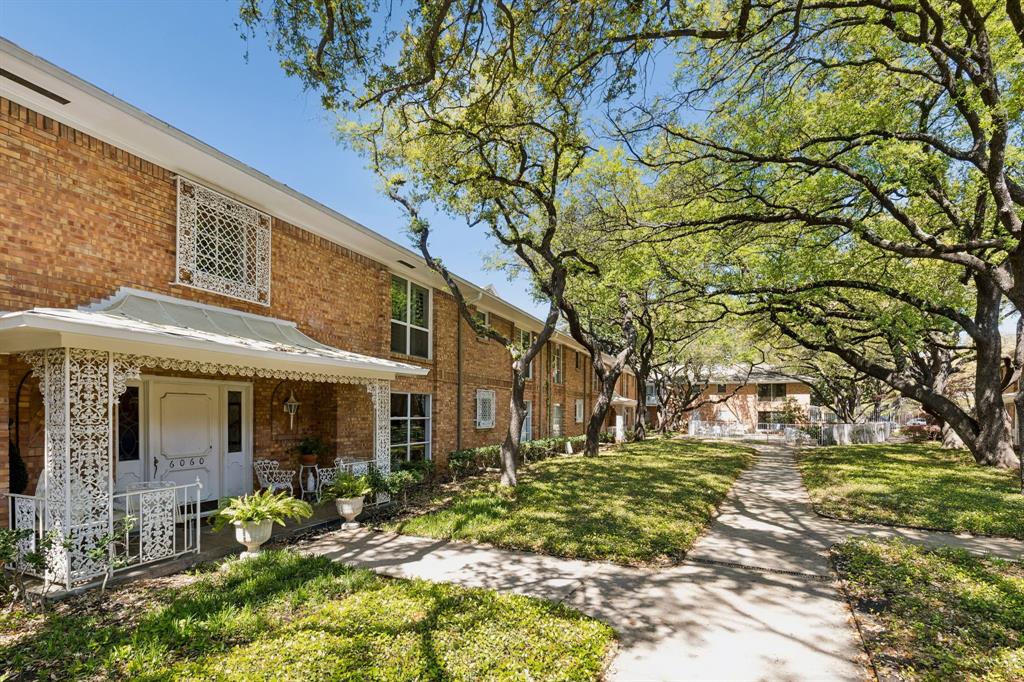 6040 Place Condos - Residential