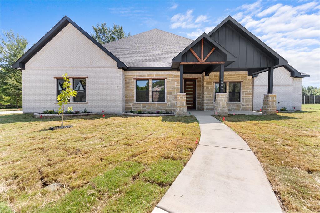 Back on market due to buyer's personal circumstances. No fault of seller or property. Appraised at $596,000 and survey is available. Ready for a quick and smooth closing!