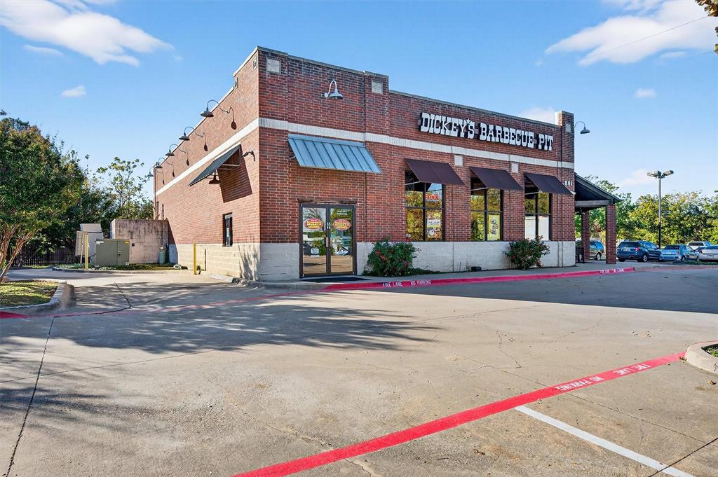 DICKEYS BLK 1 LT - Commercial Sale