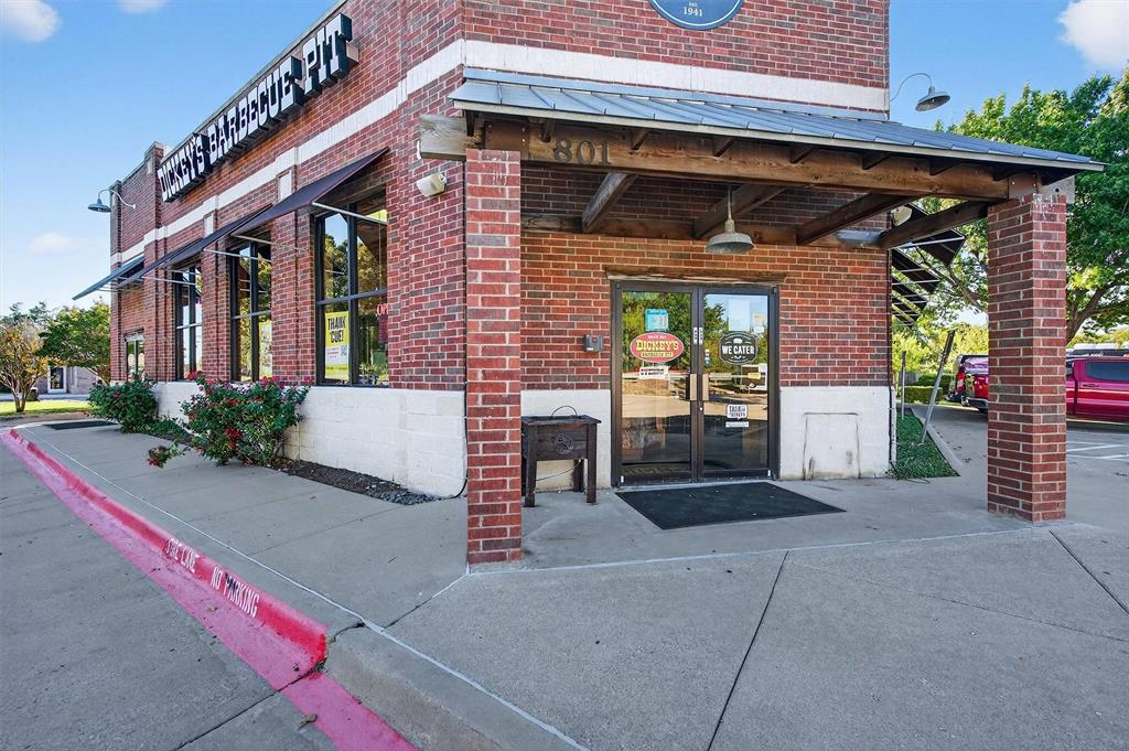 DICKEYS BLK 1 LT - Commercial Sale