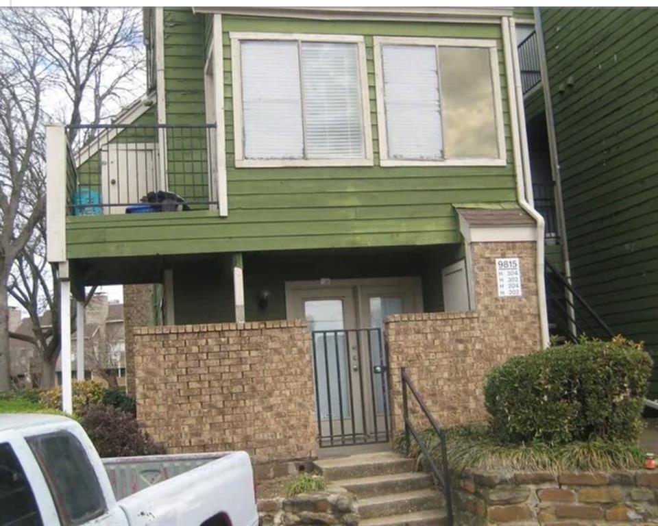 Full renovated apartment ready for move in. Excellent location, supermarket walking distance, and convenient stores, close to Dallas College and more. While this offering is publicly listed at $95,000, exclusive pricing opportunity is available. Qualified individuals are invited to secure it at a notably more favorable rate based on total terms of the deal. This exclusive arrangement underscores our commitment to providing exceptional value, ensuring that consumers have access to real estate investment rates far lower than advertised price. C0ntact f0r further details. Any information used to advertise this listing is speculative in nature we make no guarantee or warranty regarding the information contained. Br0ker, agnt & seller expressly disclaim any warranty with respect to the accuracy of the submission items. Buyer & buyer’s agnt acknowledges they are relying on their own investigation & should perform a detailed independent analysis of the property to determine if it meets your satisfaction & accuracy of MLS data fields. Robinson Capital Real Estate, LLC will not be held liable for any MLS system errors and or discrepancies. Robinson Capital Real Estate, LLC 2025.