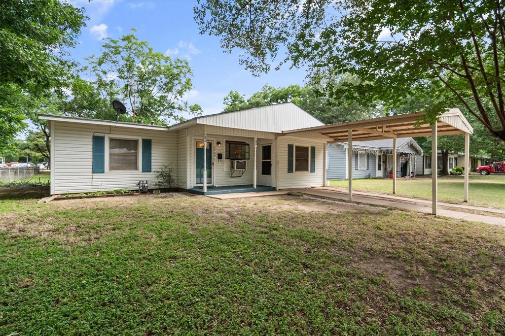 Charming 3-bedroom, 1-bath home in the heart of Corsicana! This inviting property features beautiful hardwood floors that add warmth and character throughout the home. Perfect for first-time home buyers or investors looking to add to their portfolio, this home offers great potential and affordability. The fenced backyard provides plenty of space for pets, children, outdoor entertaining, or gardening. Conveniently located in Corsicana Independent School District and just minutes from shopping, dining, schools, ball fields, and other local amenities, this home offers both comfort and convenience. Don’t miss this great opportunity to own a charming home in a desirable location!