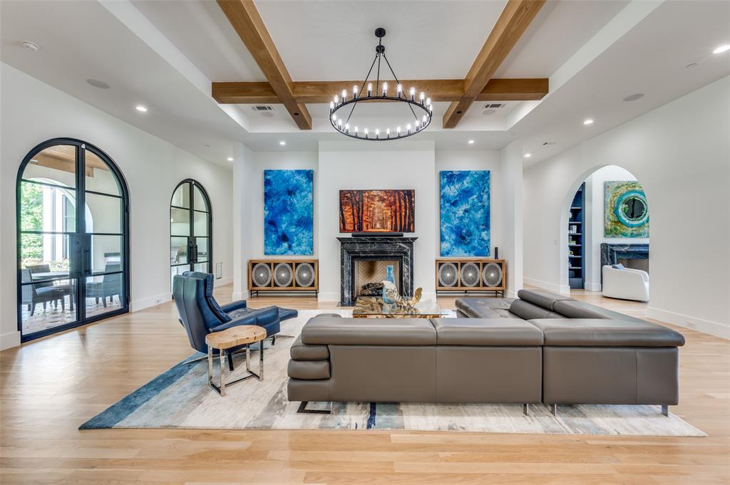 Royal Crest - Residential