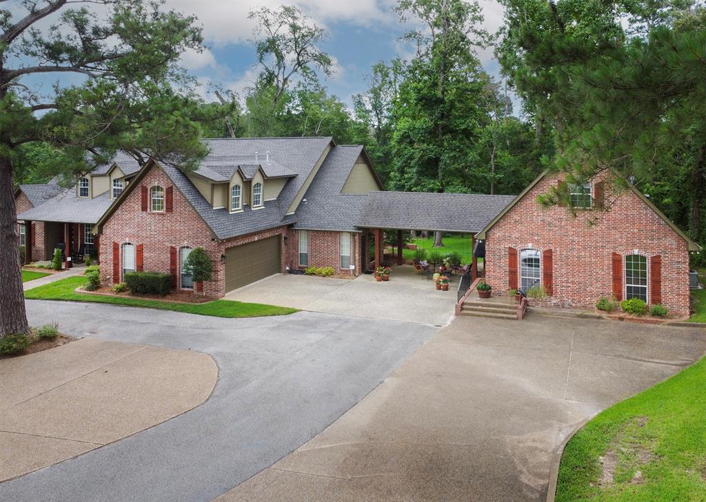 Retail, Office, or Wellness For Sale in South Tyler! 

Charming and versatile 4,601 SF property with a two-story connected salon space on 1.54 unrestricted acres. Perfectly suited for office, wellness, hospitality, or education use. 

Strategically located on a high-traffic state highway between Tyler, Flint, Bullard, and Whitehouse, just 10 minutes from South Tyler’s major retail corridor, including Bass Pro Shops, Academy Sports, and The Village at Cumberland Park -  a rare opportunity in one of East Texas’ fastest-growing corridors. 

• 10 minutes from South Tyler. 
• Private salon with separate entry. 
• Covered breezeway patio ideal for events. 
• Multiple office or treatment room options. 
• Generous paved parking areas with room to expand. 
• High-growth corridor with excellent visibility. 
• 29,785 VPD (TxDOT '23).