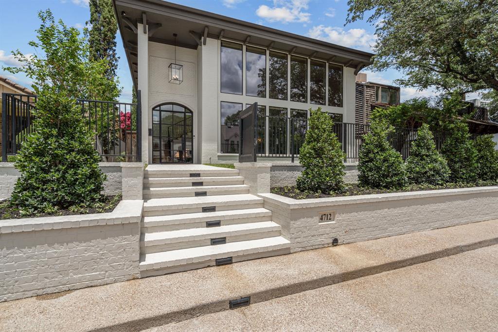 Just steps from Rivercrest Country Club, this fully renovated and expanded 4-bedroom, 4.1-bathroom home offers 4,344 square feet of thoughtfully designed living space. Renovated by Randall Sears with interior design by Jessica McIntyre, the home blends elevated finishes with functional elegance.

The main level features soaring ceilings in the foyer and living room, a showstopping kitchen with Taj Mahal quartzite countertops and full-height backsplash, top-of-the-line appliances including a Wolf range and built-in Jenn-Air refrigerator, and a full wet bar with wine fridge and ice maker. Enjoy everyday meals in the spacious kitchen dining area and host guests in the formal dining room that seats up to 10.

The primary suite is a true retreat with a spa-like bath—complete with soaking tub, rainfall shower, dual vanities, and custom walk-in closet. A downstairs guest suite lives like a second primary. Automatic blinds add convenience throughout the main living spaces, along with a chic centrally located powder bath.

Upstairs offers two additional bedrooms, two full baths (including an en-suite), and a versatile media room that could easily serve as a home office. A newly built rooftop deck expands the living space.

Outdoor features include a private elevated courtyard, a side yard with artificial turf and a putting green, and a grassy backyard area perfect for pets. A two-car garage with fresh epoxy floors and bonus front parking completes this exceptional property.
