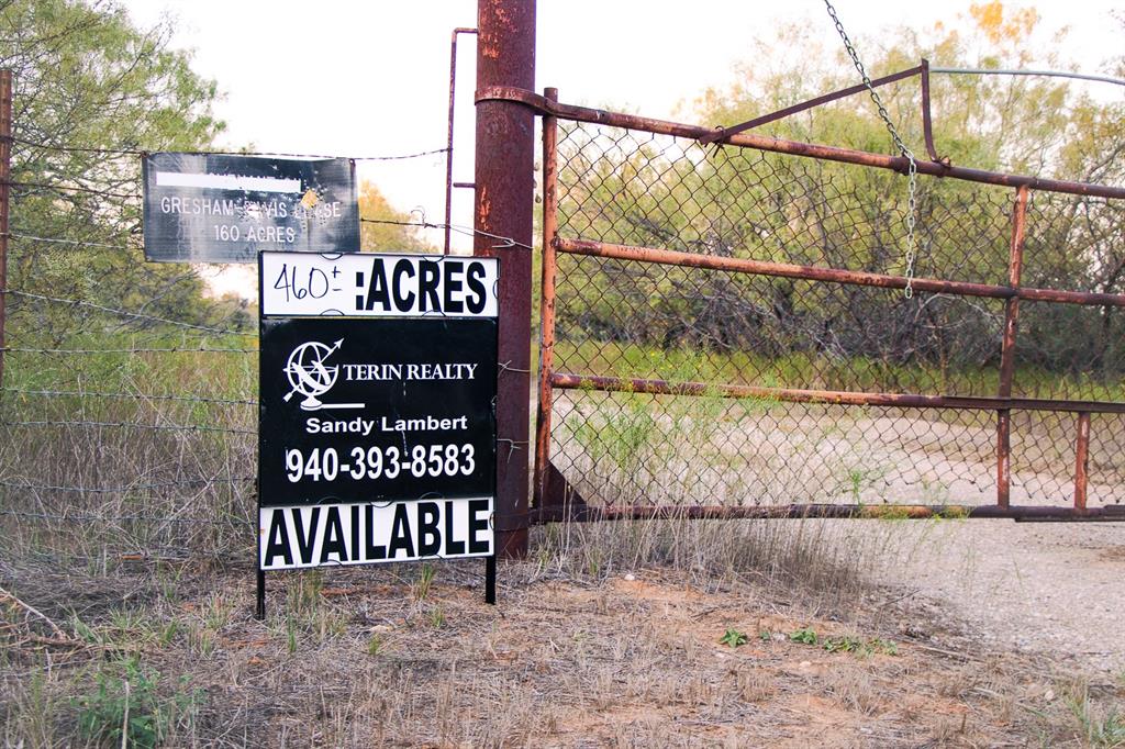 This 460 acre ranch located in Jacksboro would make a great hunting, exotic or ranching property.  Several ponds some are spring fed, lots of trees, hills and great views.  Property has deer, hogs, turkey and fishing in the ponds.  Would make a great family hunting property. Property is very accessible.
