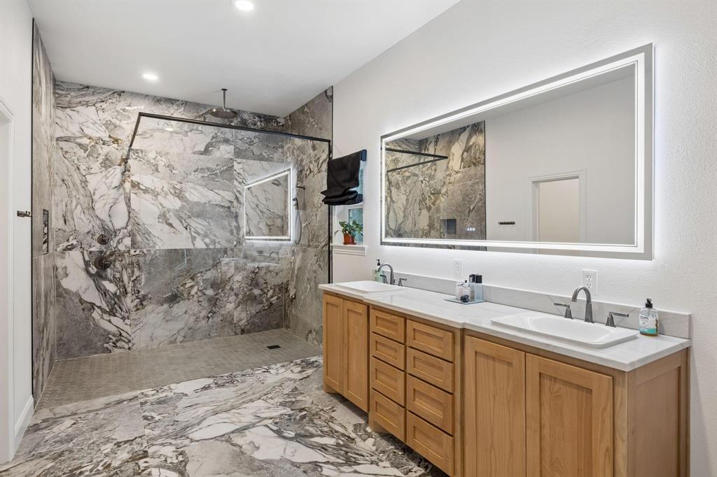 Emerald Sound At Lake Lewisville - Residential
