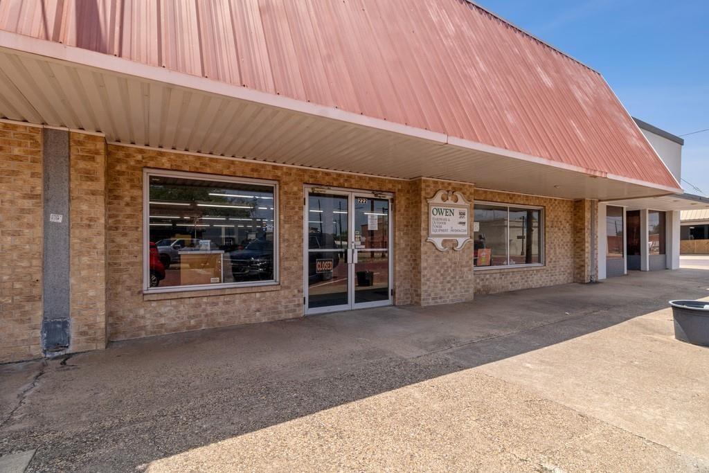 222 N Commerce St is a true downtown Corsicana landmark, formerly known as Owen Hardware, and offers a rare opportunity to own a piece of the city’s commercial history while creating something entirely new. Positioned in the heart of Commerce Street, this high-visibility building is surrounded by local businesses, foot traffic, and ongoing downtown growth, making it ideal for retail, office space, studio use, event venue, or a creative mixed-use concept. With its historic presence, open interior potential, and unbeatable location, this property is a blank canvas for investors and entrepreneurs who recognize value beyond the walls. Opportunities like this are increasingly rare in downtown Corsicana, and this building is ready for its next chapter under a visionary owner who sees both its legacy and its future. Buildings next to this are available as well at additional cost!