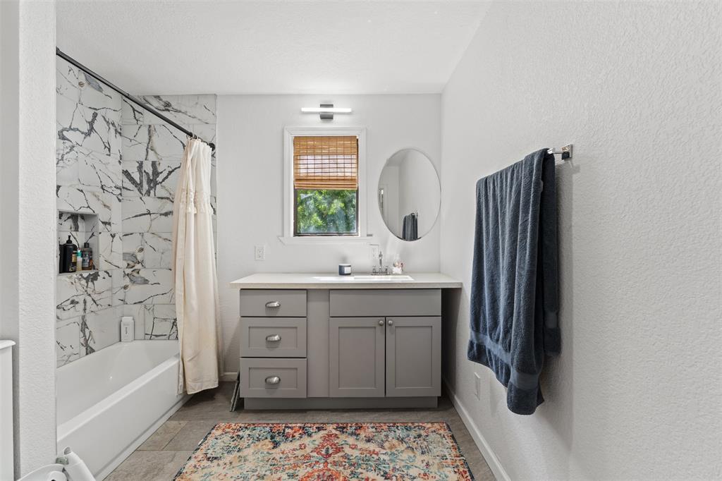 A00201, 201 J DAUGHTERY; - Residential