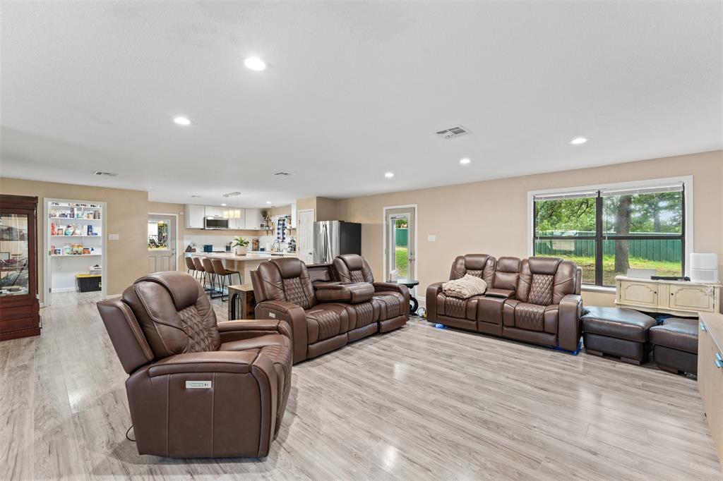 A00201, 201 J DAUGHTERY; - Residential
