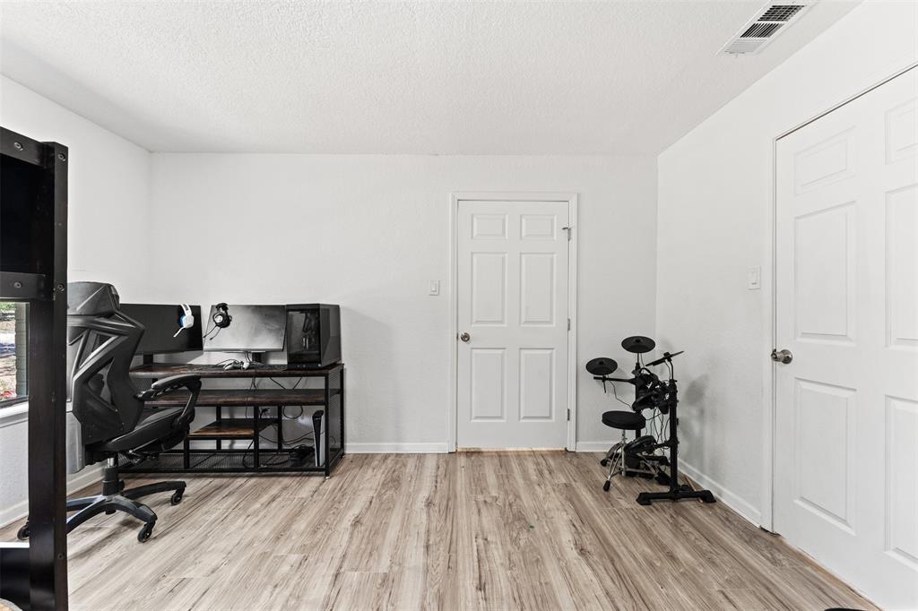 A00201, 201 J DAUGHTERY; - Residential