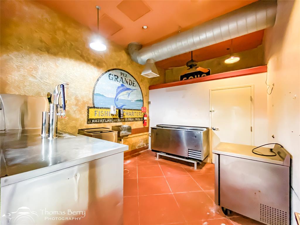 Rhodes Plaza - Commercial Sale