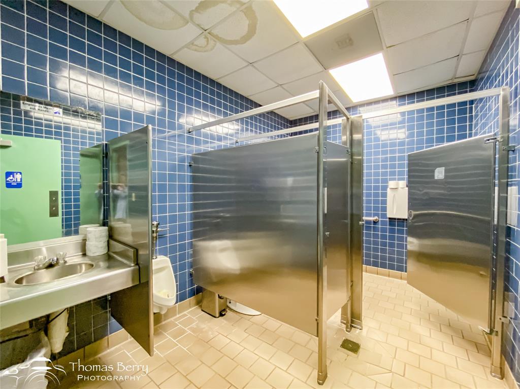 Rhodes Plaza - Commercial Sale