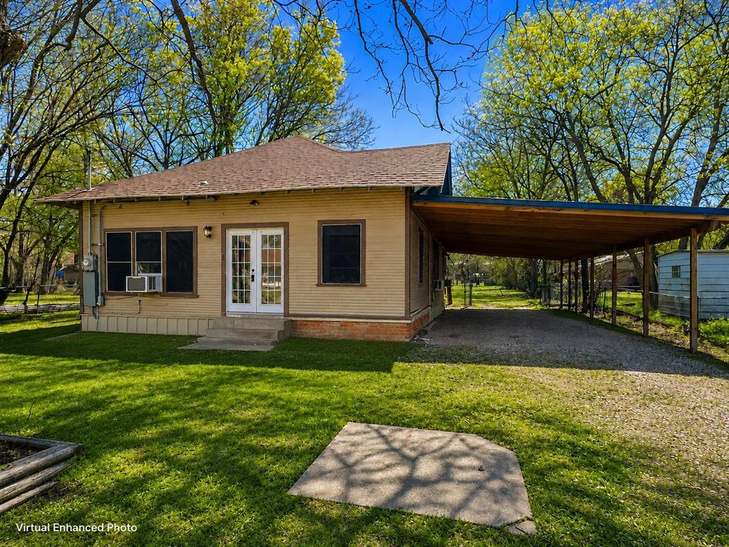 3 bedroom, 1 bathroom home with over 1,300 square feet of living space on a large lot conveniently located just minutes from downtown. This property features a large carport for covered parking along with multiple storage buildings that offer plenty of space for tools, equipment, or hobbies. With a functional layout, extra storage, and a great location close to shopping, dining, and local amenities, this home has a lot to offer.