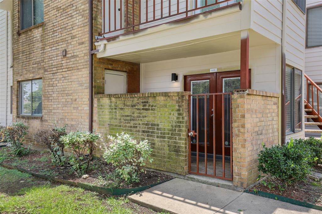 PRICED TO SELL. BRING US AN OFFER. Attractive FIRST-FLOOR, Welcome to this beautifully maintained 2-bedroom condo on a corner in the desirable Arlington Oaks community. Ideally situated just minutes from AT&T Stadium, Texas Live!, Globe Life Field, Six Flags Over Texas, and the future host city events surrounding the 2026 FIFA World Cup, with quick access to I-30, Hwy 360, and DFW Airport.  This home places you near some of Arlington’s most exciting attractions, along with excellent dining and entertainment options.

Inside, the bright open-concept layout is enhanced by abundant natural light, warm wood flooring, and a charming fireplace that creates a welcoming atmosphere. The kitchen has been tastefully updated with granite countertops, a decorative stone backsplash, a center island, a new microwave, and generous cabinet storage, making it perfect for everyday living or hosting guests.

Includes assigned parking space #1432. Come experience all this inviting home has to offer and schedule your private showing today.