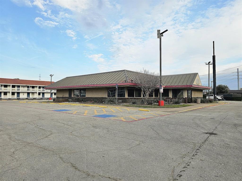 Dennys 01 - Commercial Sale