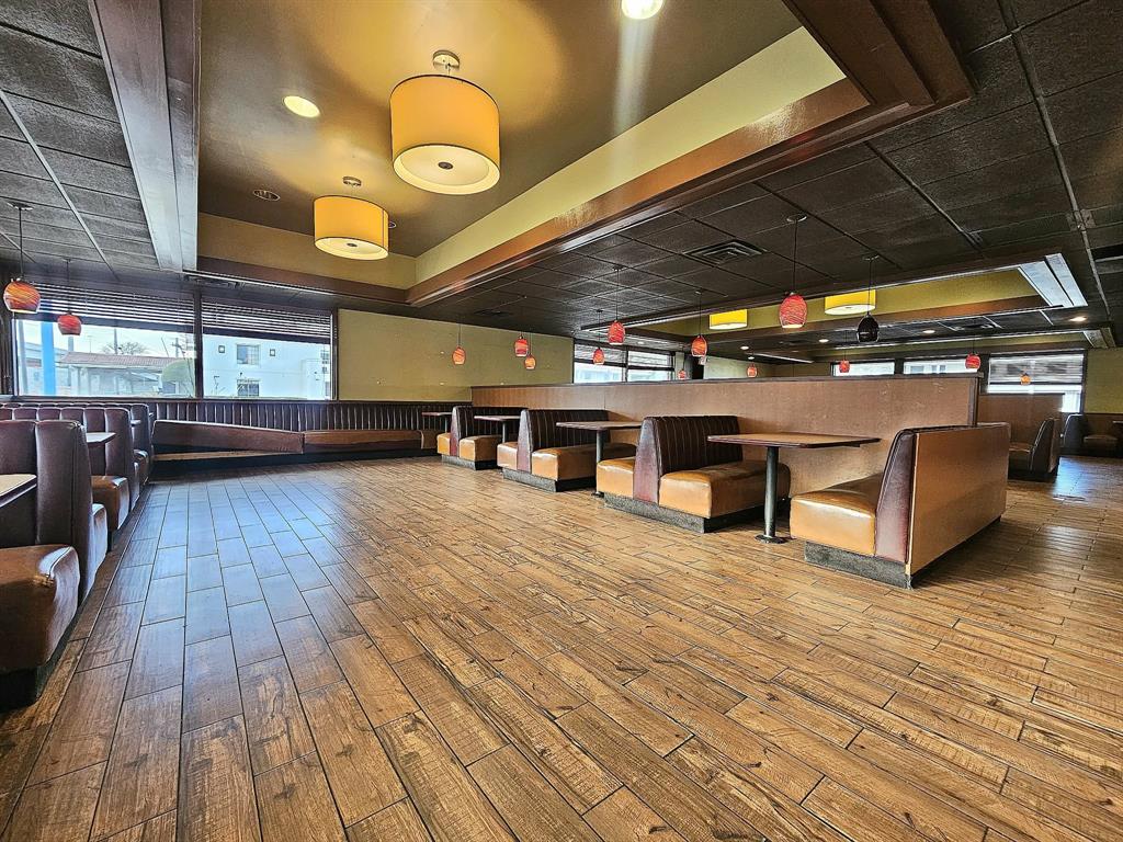 Dennys 01 - Commercial Sale
