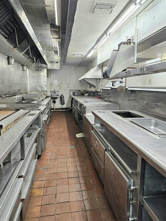 Dennys 01 - Commercial Sale