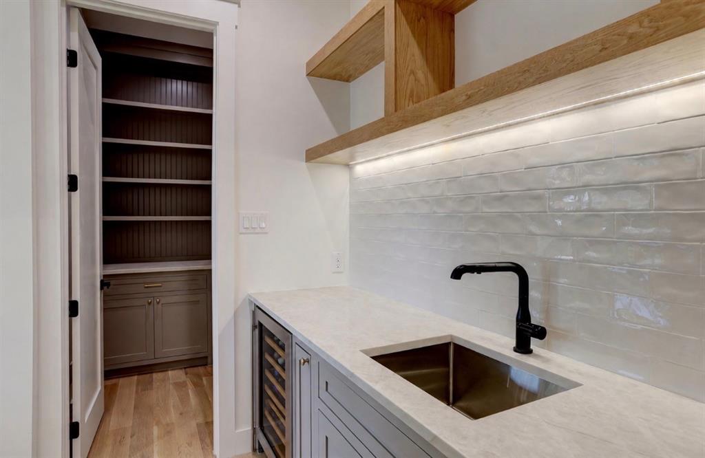 MIDWAY HOLLOW - Residential