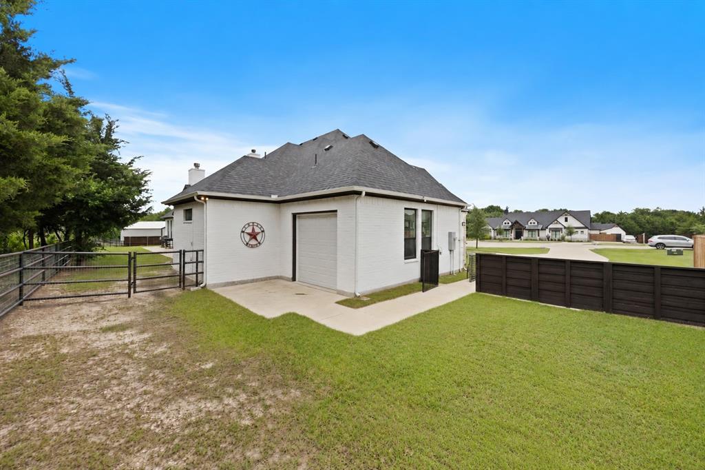 Cross Fence at Oak Vista - Residential