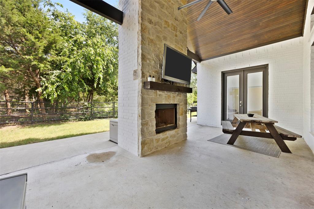 Cross Fence at Oak Vista - Residential
