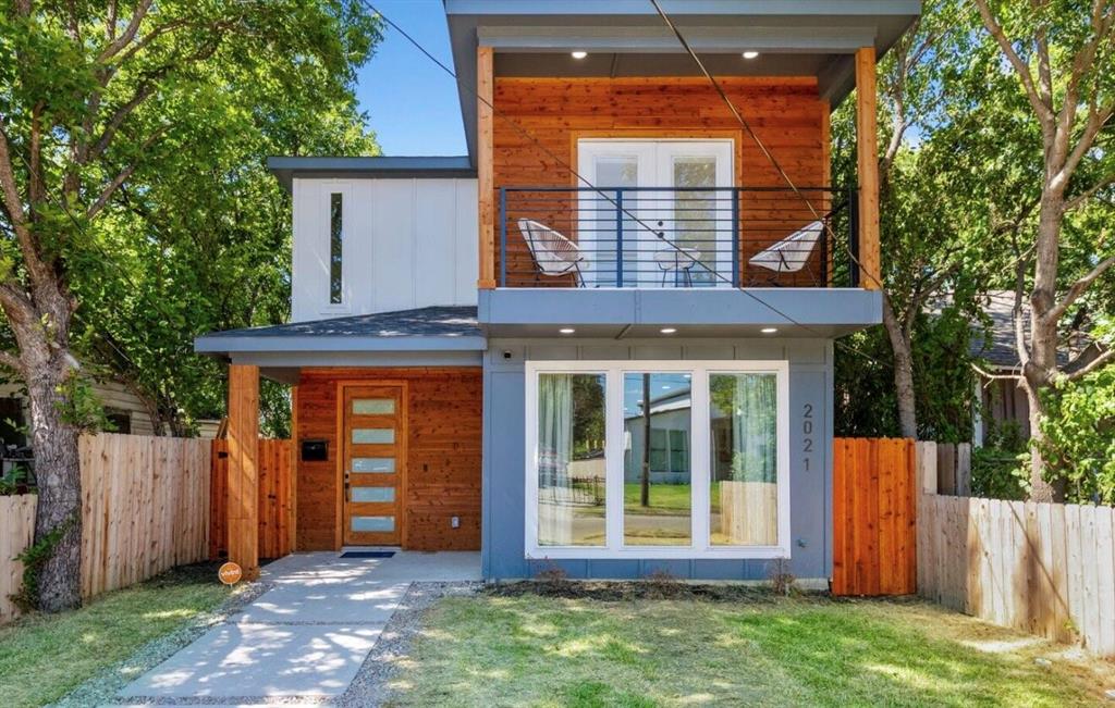 Classic Dallas locale with modern-style living, welcome to the recently built 2021 Leath St. This young and practical house near the Trinity Groves area is within a few miles of everything and anything that you could be involved in around Dallas. This home's youth is evident with an open layout, stainless steel appliances, and sharp quartz countertops. Despite the smaller lot-size that's common to this area, this property makes great use of the space with 4 bedrooms, 3 full bathrooms, 2328 square feet, and a large gated backyard + driveway area. There's a full bathroom and bedroom downstairs that can also be used as an office or media space, and the upstairs has plenty of living area with a gameroom, 3 bedrooms, and 2 full bathrooms. 
Additional details include a full-sized laundry room, as well as luxury vinyl flooring.