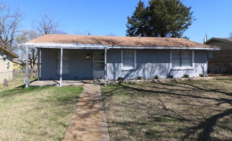 Perfect opportunity for investors, landlords, or buyers seeking a quick-close property with upside potential in Dallas TX under $250k! This 3 bedroom Dallas starter home features recent updates including a newer roof, fresh interior paint, granite kitchen countertops, and ceramic tile flooring throughout the living, kitchen, and breakfast areas for easy maintenance. 3-bed 1.5 bath, 1,092 sqft Functional floorplan with abundant natural light and detached garage. Conveniently located near major highways, shopping, dining, and everyday amenities. Seller is motivated and looking for a fast sale — ideal for investors seeking rental income, portfolio expansion, or value-add potential. Don’t miss this opportunity to secure an affordable property in a convenient Dallas ISD location. Schedule your showing today! This property qualifies for a Lender Paid 2-1 buy down for qualified buyers, ask agent for info!