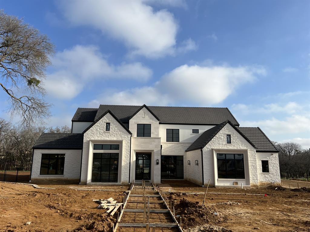 Luxurious single-family home on a 1
acre lot in the exclusive Keen Homestead development in Southlake TX. Stunning Heritage
Design Studios transitional sits on one of only nine lots and is currently wrapping up
construction by Calais Custom Homes, North Texas' premier luxury home builder. The floor
plan is meticulously designed to convey openness and airiness perfect for entertaining or
modern household life. Step through the 10' glass sliders into a captivating outdoor living area
featuring a Watercrest pool and spa. The master suite is the perfect combination of
elegance and tranquility. This spectacular house backs up to a natural space which offers a
sense of closeness to nature and a private living experience. Plenty of yard for the kids!
Check out the photos to see that the finishing touches are being applied now!