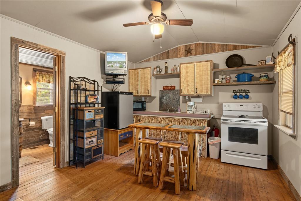 COUNTRY HILLS - Residential