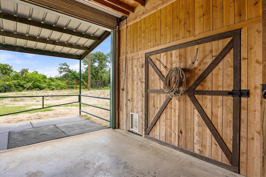 COUNTRY HILLS - Residential
