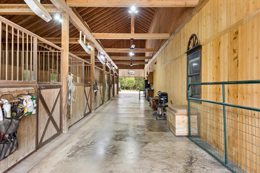 COUNTRY HILLS - Residential