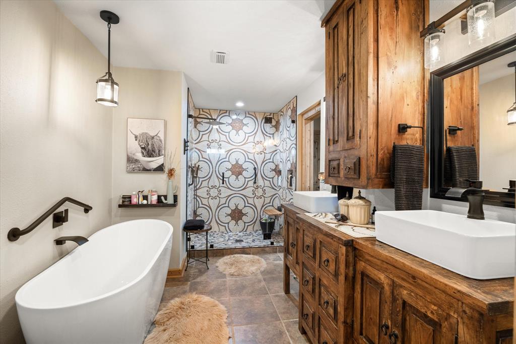 COUNTRY HILLS - Residential