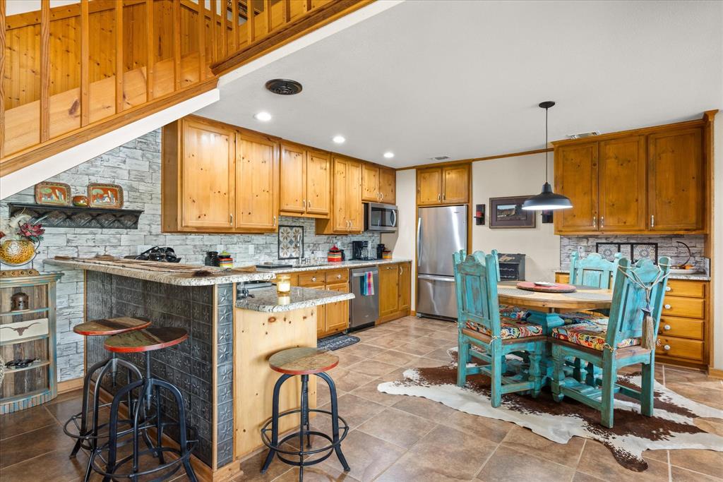 COUNTRY HILLS - Residential