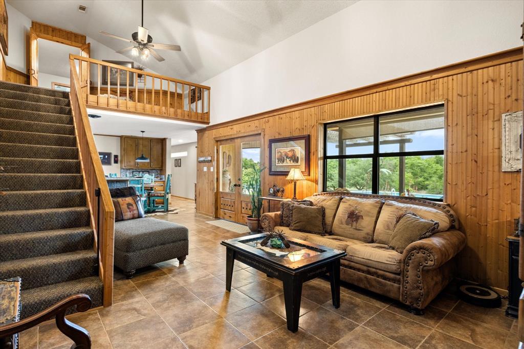 COUNTRY HILLS - Residential