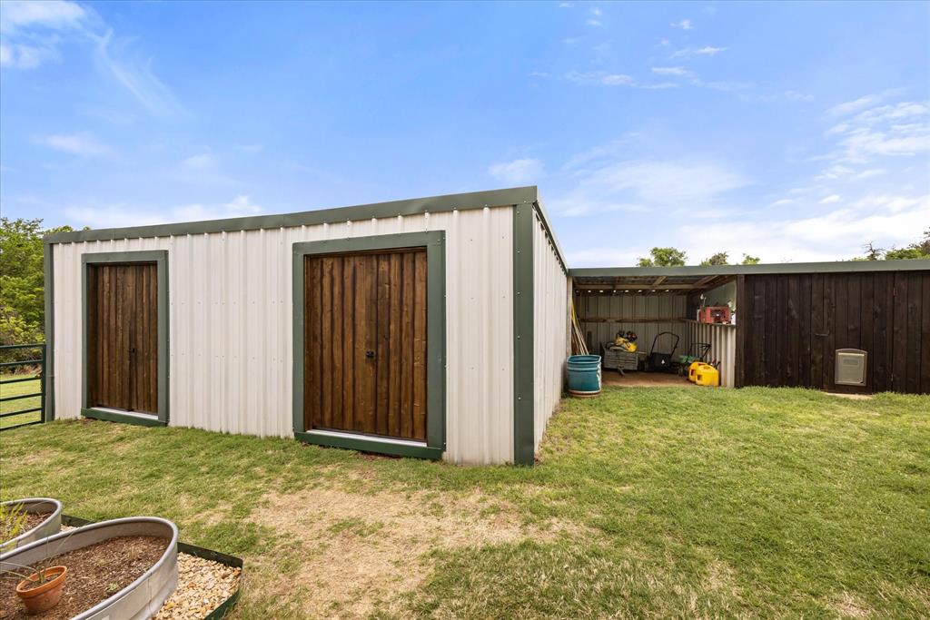 COUNTRY HILLS - Residential