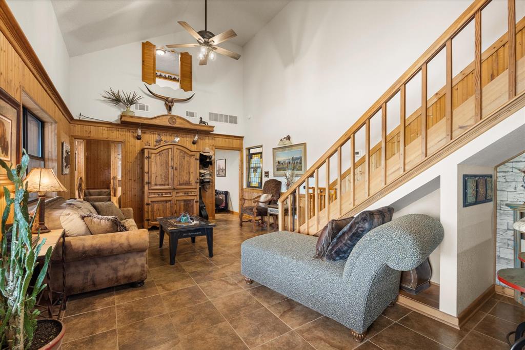 COUNTRY HILLS - Residential