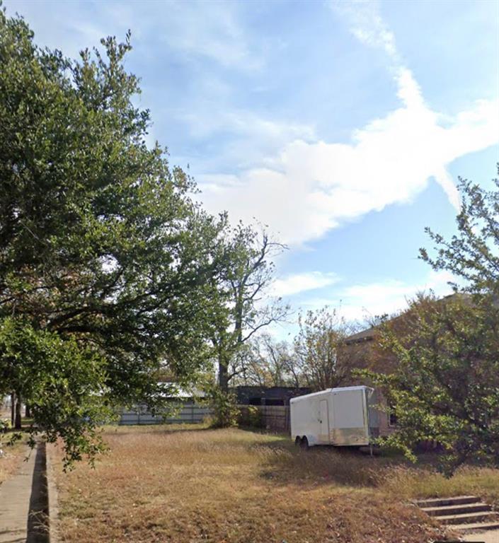 Great opportunity to building your dream home. The lot is clear with convenient access to utilities.