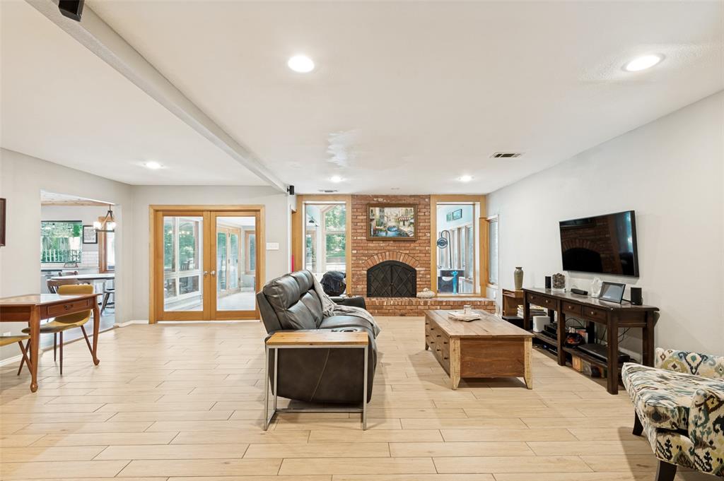 OAKS, THE (ARLINGTON) - Residential