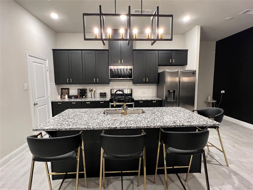 This sophisticated townhome is located right in the center of Frisco! This property has it all, modern interior design, stainless steel appliances, spacious primary retreat, upgraded countertops and custom features throughout, 3rd floor complete with a flex room, full bath and large balcony.