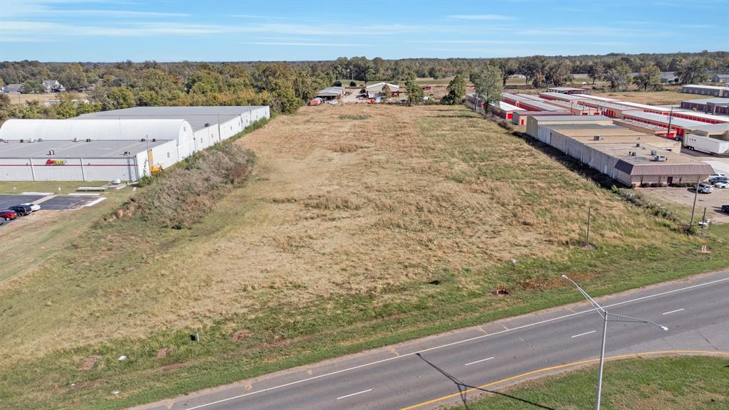 Great location on the East side of the 9200 block Youree Drive. Fast growing area of Southeast Shreveport. Large volume count and convenient to the Port.
