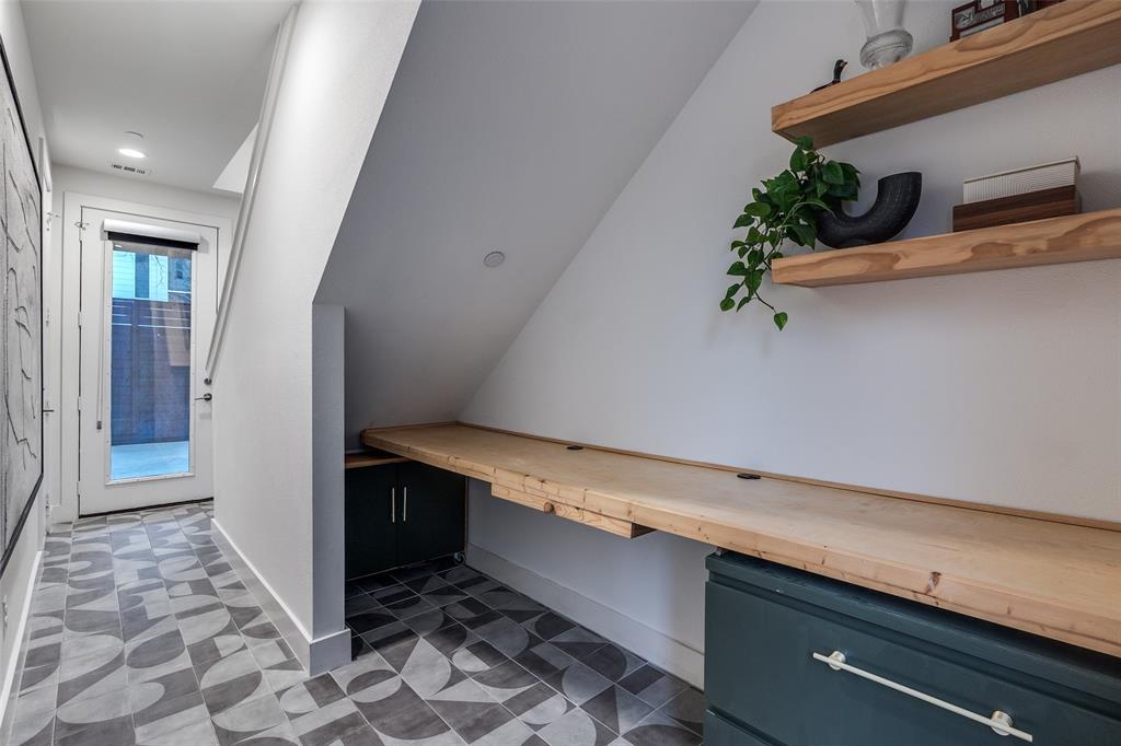 5915 Lindell Condo - Residential