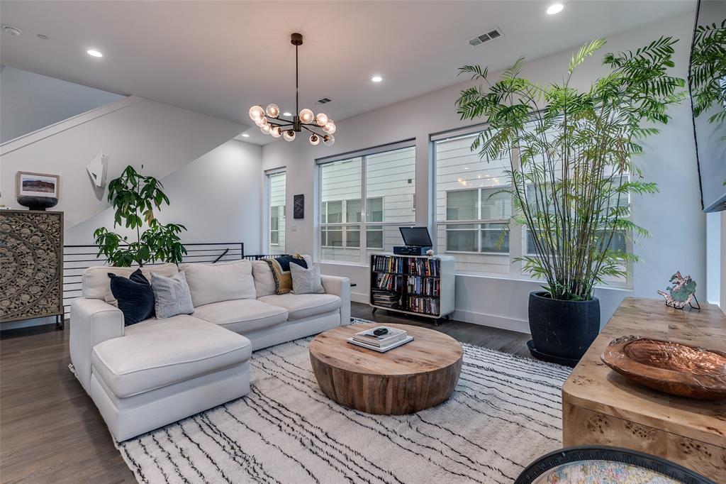 5915 Lindell Condo - Residential