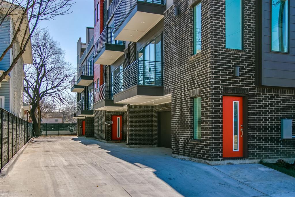 DALLAS LAND & LOAN 3 - Residential Lease